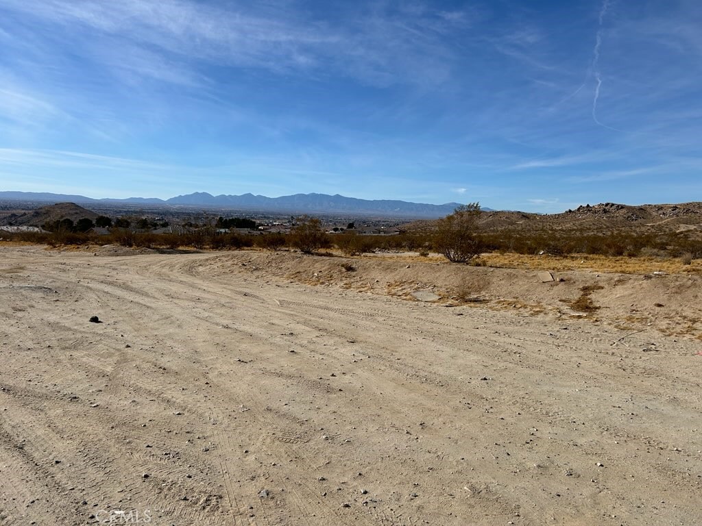 This 38.07 acres sits right at the top of Apple Valley Rd. Magnificent views! Perfect for Gated community or custom homes.
Utilities are close. Buyer to verify. Bring your investors, priced to sell...