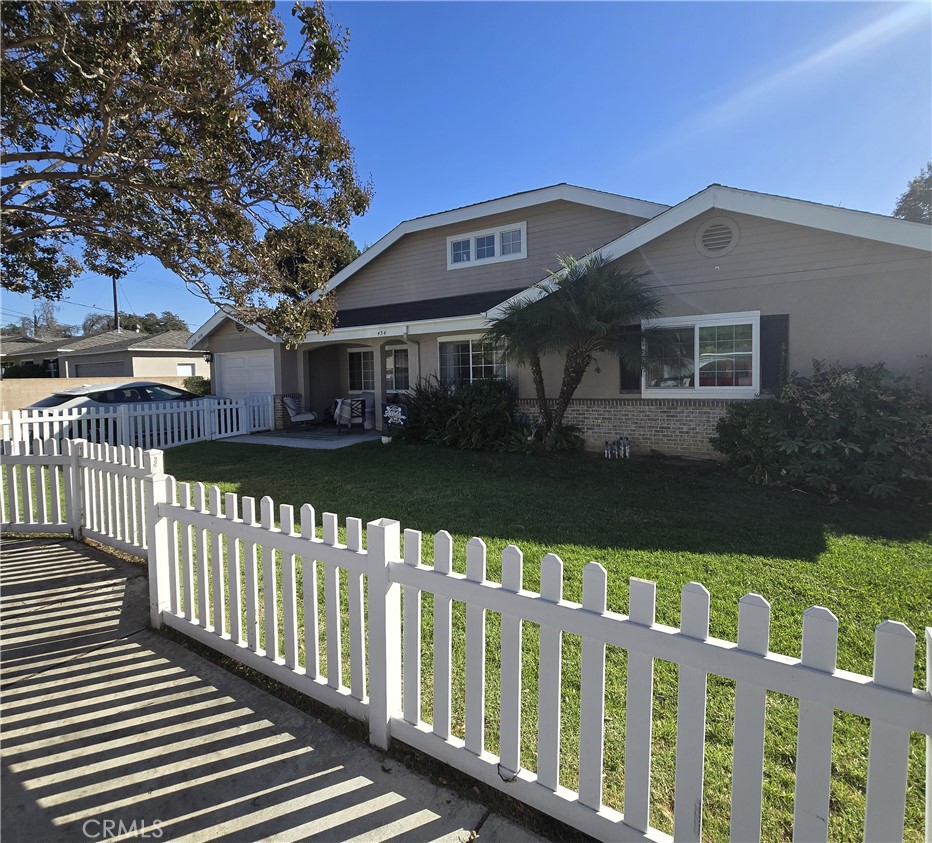 454 W Meda Avenue