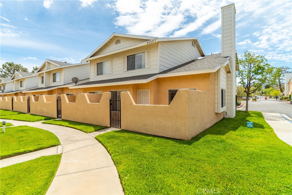 View Palmdale, CA 93551 townhome