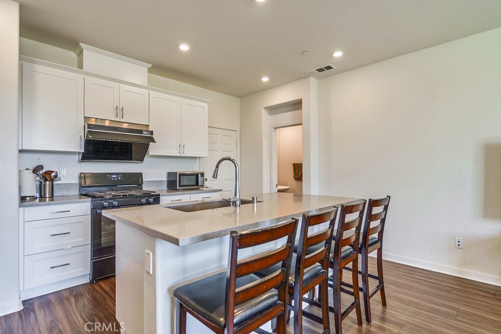 Photo 8 of 28 of 955 W Clover Avenue condo