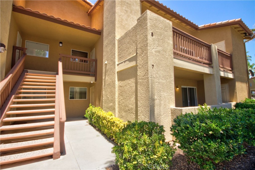 Very nice 2 bedroom - 2 bath condo located in the heart of Temecula. Large living room, large kitchen, dining area, large master suite. Patio off both bedrooms. Community pool. Located near all shopping and freeways. This is a downstairs unit. Rental does not include a washer, dryer, and refrigerator. Available October 8th.