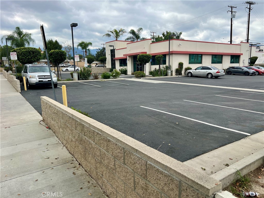 Don't miss out on this exceptional opportunity to secure a prime office space in this highly sought-after location.
Situated prominently by Corona Regional Medical Center, this office space guarantees exceptional exposure and visibility for your business. This building was previously occupied by a medical office (Radiology).
Versatile Layout, The office space boasts a flexible layout, allowing for easy customization to meet your unique business needs. It features a spacious administration area, private offices, and a large common waiting area with a lobby. Additionally, there are multiple patient rooms, each equipped with a sink, along with four private offices, three restrooms, a break room with a sink, and four changing rooms with lockers. Ample storage space is provided with plenty of cabinets.
Ample Parking. Enjoy hassle-free access to the premises with ample parking spaces available for both employees and visitors and Handicap Parking.
Professional Environment, Surrounding this location is a professional atmosphere, making it an ideal setting for various businesses, whether it's a doctor's office or any other suitable enterprise.