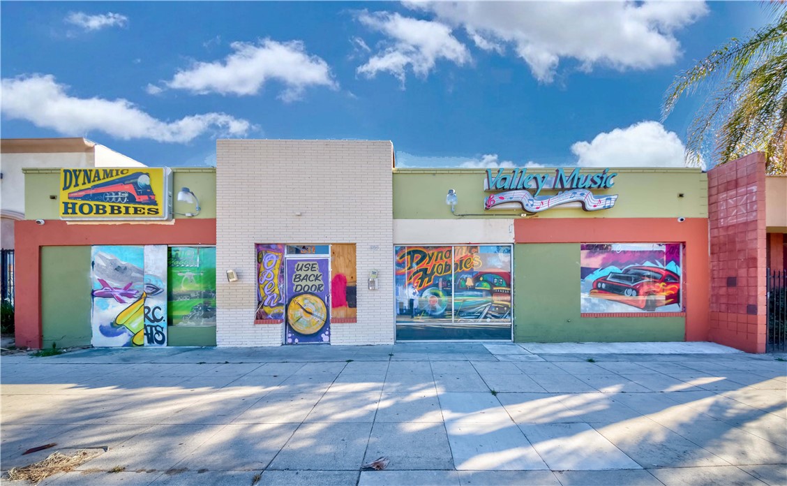 6700 sf of retail property in Hemet is for sale at $1.2 M.
Good investment.