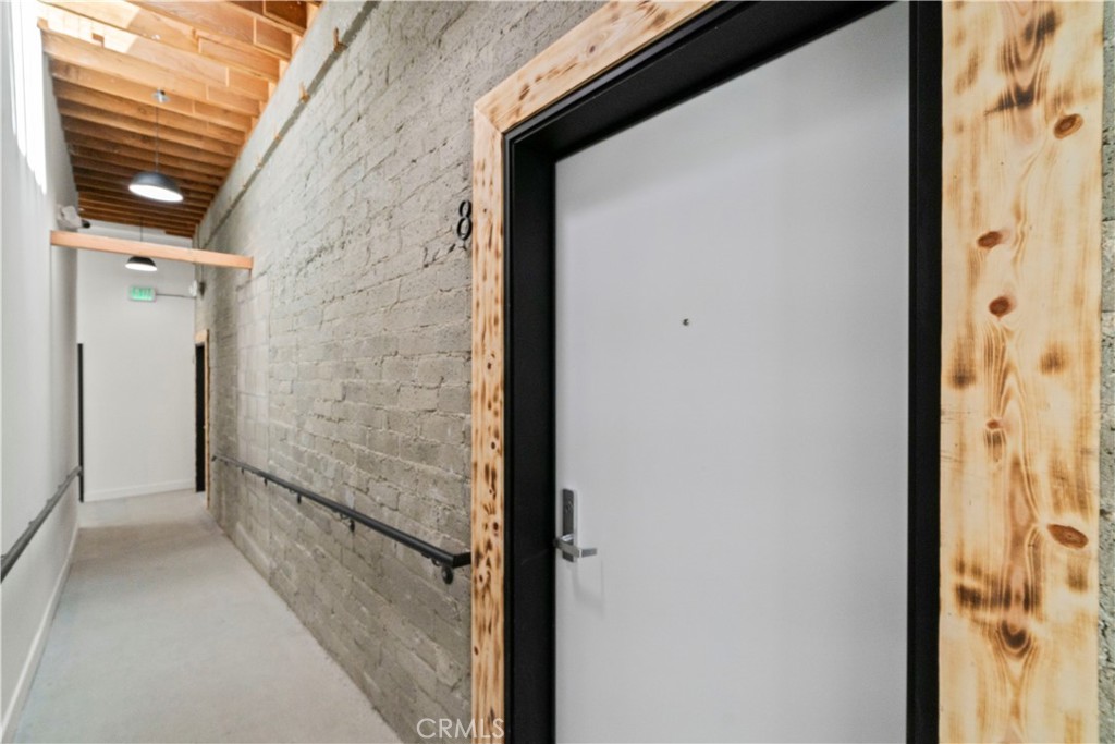 BRAND NEW CONSTRUCTION LIVE / WORK STUDIOS FOR RENT Spacious Unit with interior and exterior access, high ceilings, oversized windows, natural lighting with creative vibes. Perfect to operate a small business and live in, the space features: brand new stainless steel appliances including fridge, gas stove, oven and washer and dryer hook ups.
Located in the heart of the San Pedro Arts and Cultural District, Pacific Live/Work Studios houses a bundle of blank canvases etched into a backdrop of character, illuminated by abundant natural lighting, and ready to inspire a community already blooming into a renaissance of creative expression. FIND YOUR MUSE IN THE ARTS DISTRICT Designated in 2017, the San Pedro Arts and Cultural District is one of 14 districts designated by the state of California. The San Pedro district encompasses the waterfront, (including the USS Iowa); the historic downtown core with its artist studios and the Art Deco Warner Grand Theater; the Frank Gehry-designed Cabrillo Marine Aquarium; and the Angels Gate Cultural Center. CATCH THE WAVE OF NEW BLOOD COMING TO THE WATERFRONT A development decades in the waiting, the West Harbor Waterfront Development at the Port of Los Angeles will feature a one-mile-long waterfront promenade, a pop-up park, an off-lease membership dog park, overwater dining & bar, 20,000sf beer garden, waterside attractions, and an amphitheater.
