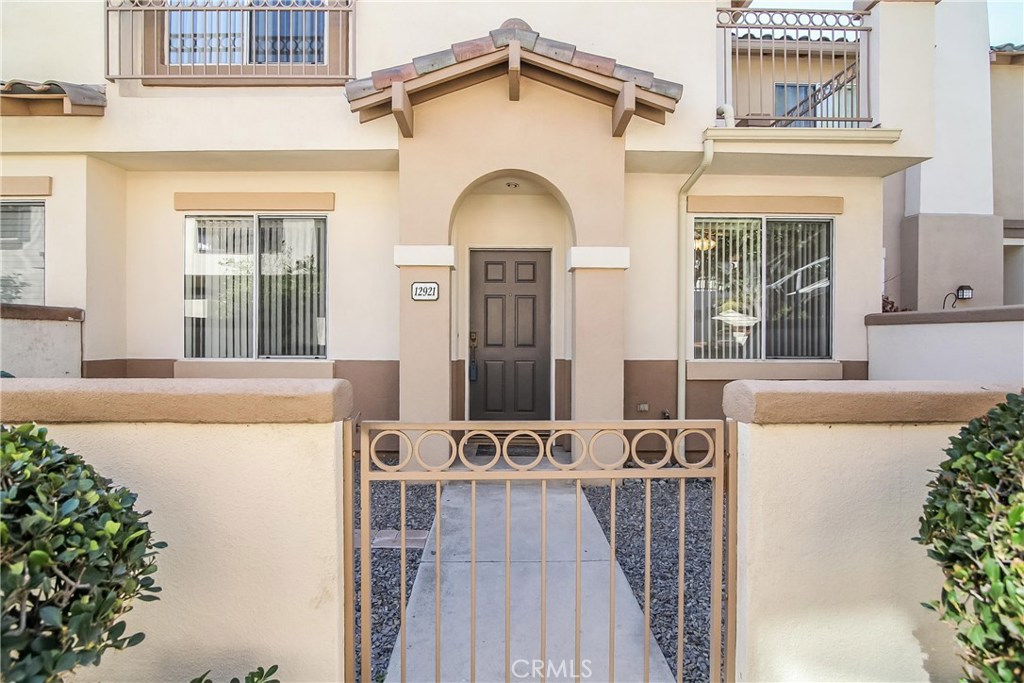 Beautifully remodeled townhouse in the community of the Orchards in Tustin Ranch. This home features 3 bedrooms, 2and 1/2 bathrooms, remodeled kitchen with new granite counter top and brand new appliances, new laminated floor, fresh paint, new carpet in bedrooms, 2 car garage with direct access and more. Enjoy resort-style community amenities including pool, spa, tennis court, and picnic area. Close to award-winning
schools, golf course, parks, shopping, entertainment and freeway.