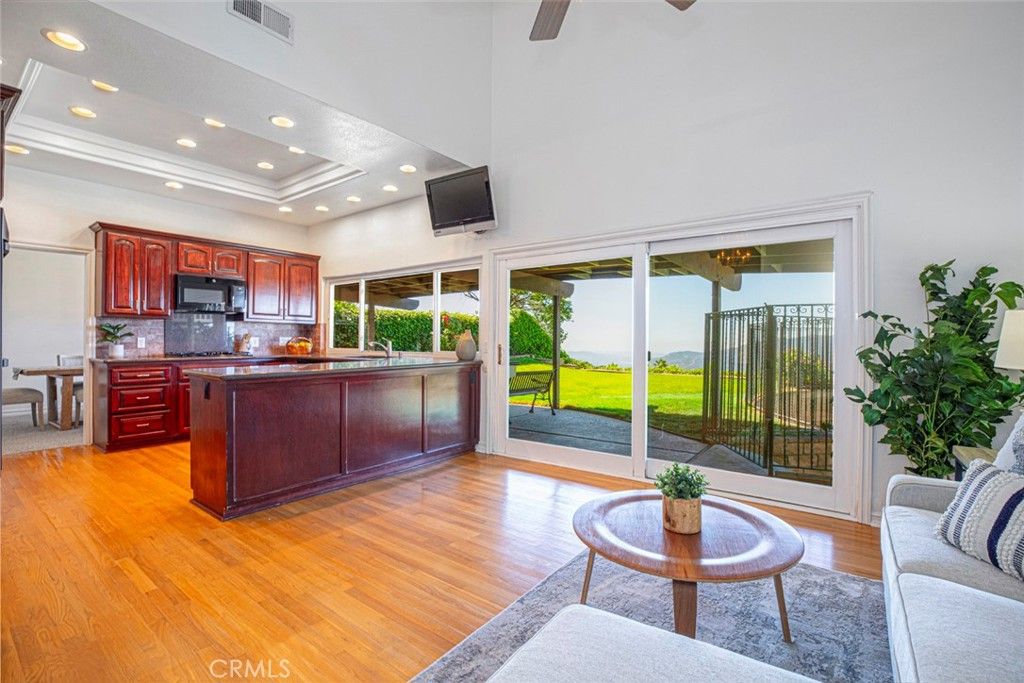listing image 130722523723884053549