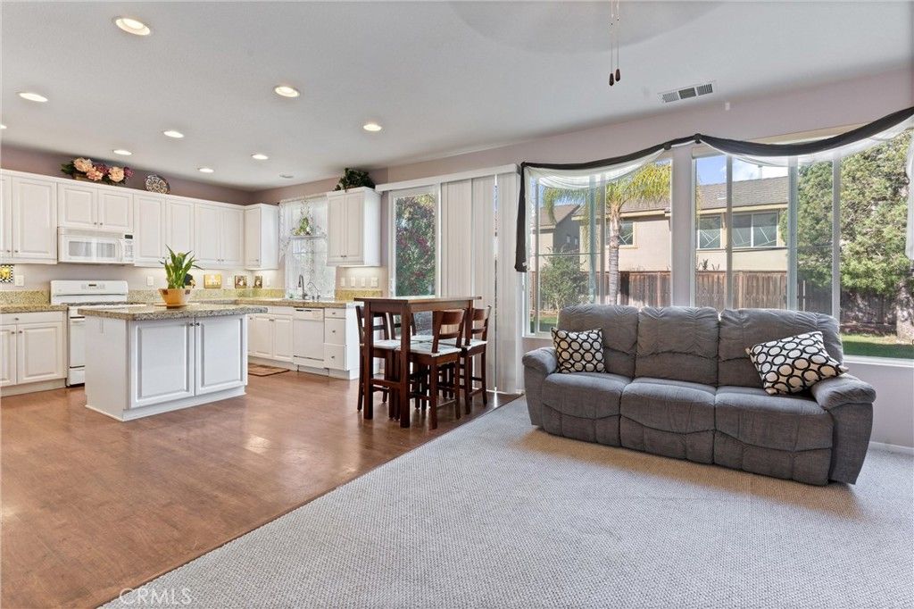 listing image 130722653194133380530