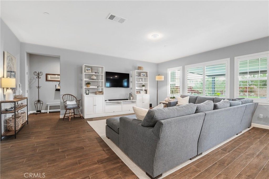 listing image 130728391855350502229