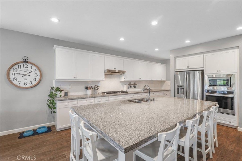listing image 130722590666462503943
