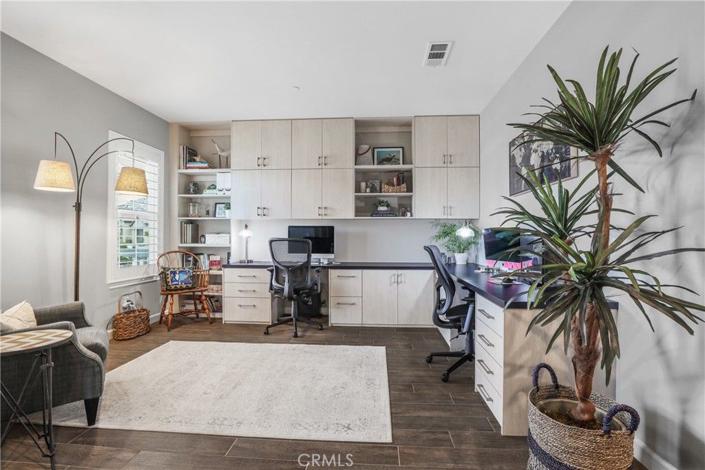 listing image 130729882670187796495