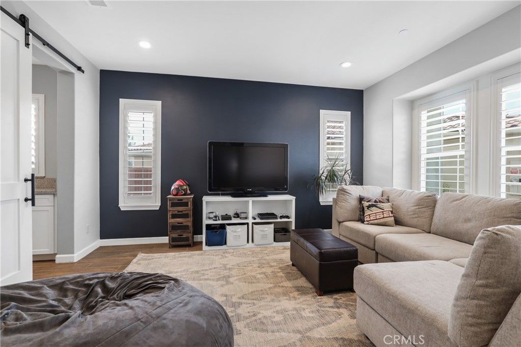 listing image 130729688363105493366