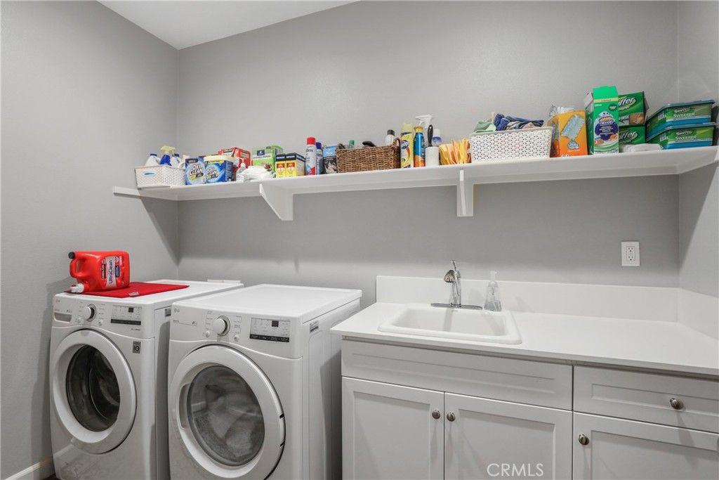 listing image 130720003771531393617