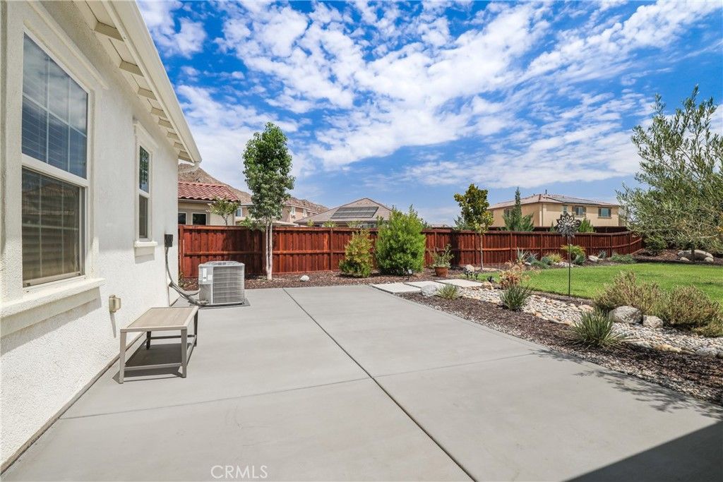 listing image 130725855358283684025