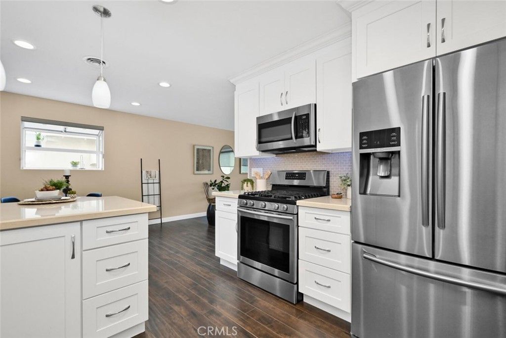 listing image 130722904842253722389