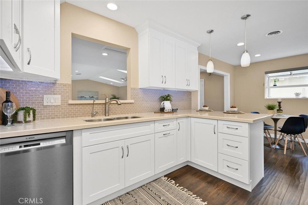 listing image 130729967418863517367