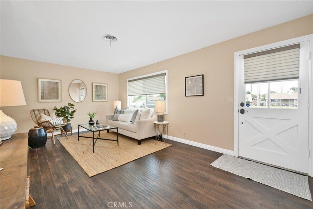 listing image 130724489108978468341