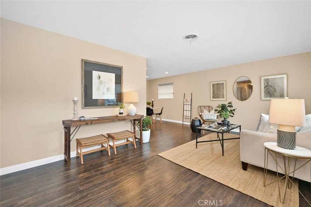listing image 130723985289270633873