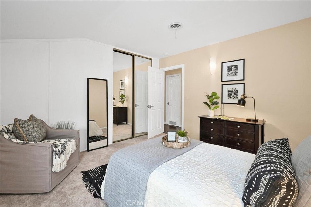 listing image 130726566751889934631
