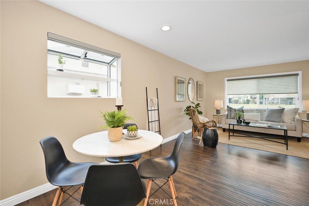 listing image 130723692757271409500