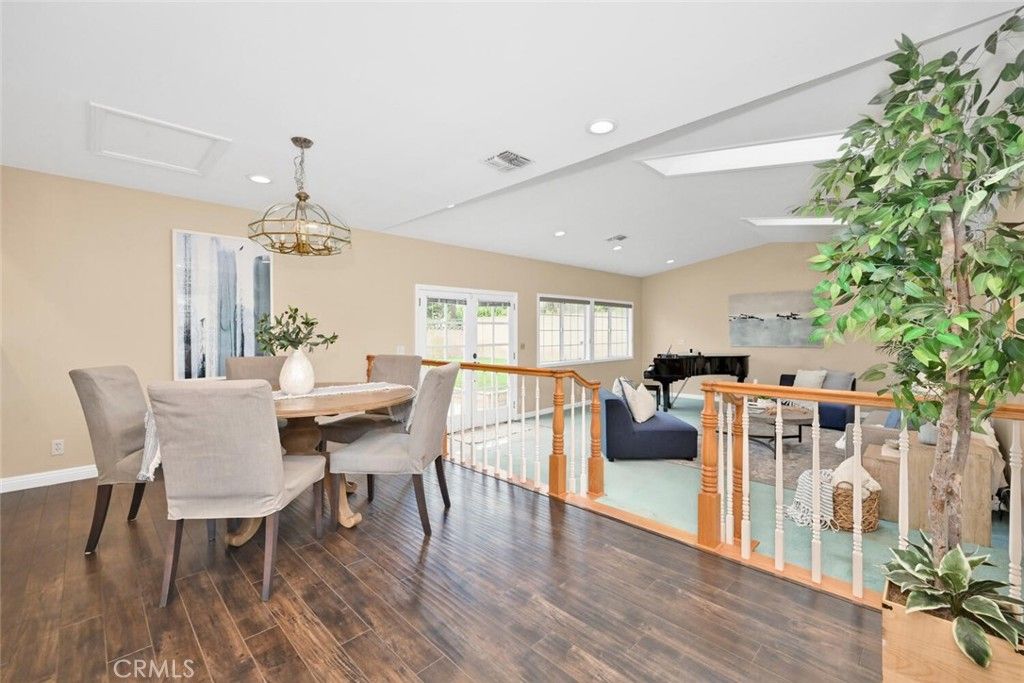listing image 130726399219548187981