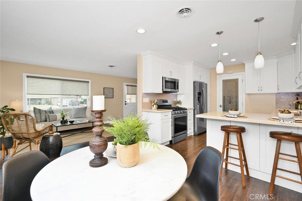 listing image 130725563506056583351
