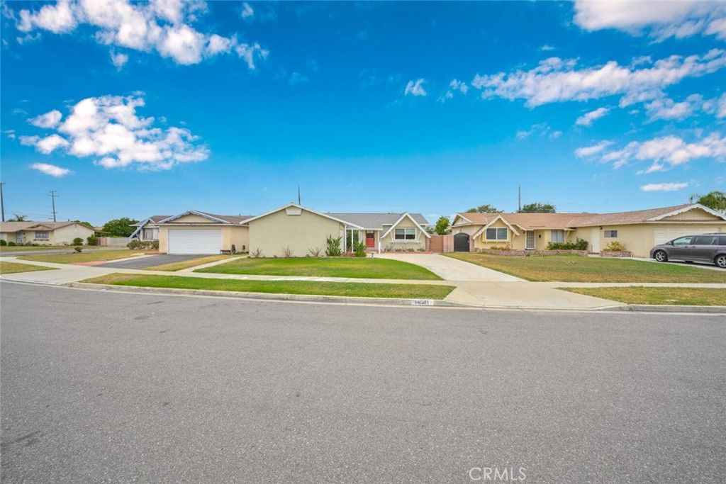 listing image 130723575729993776430