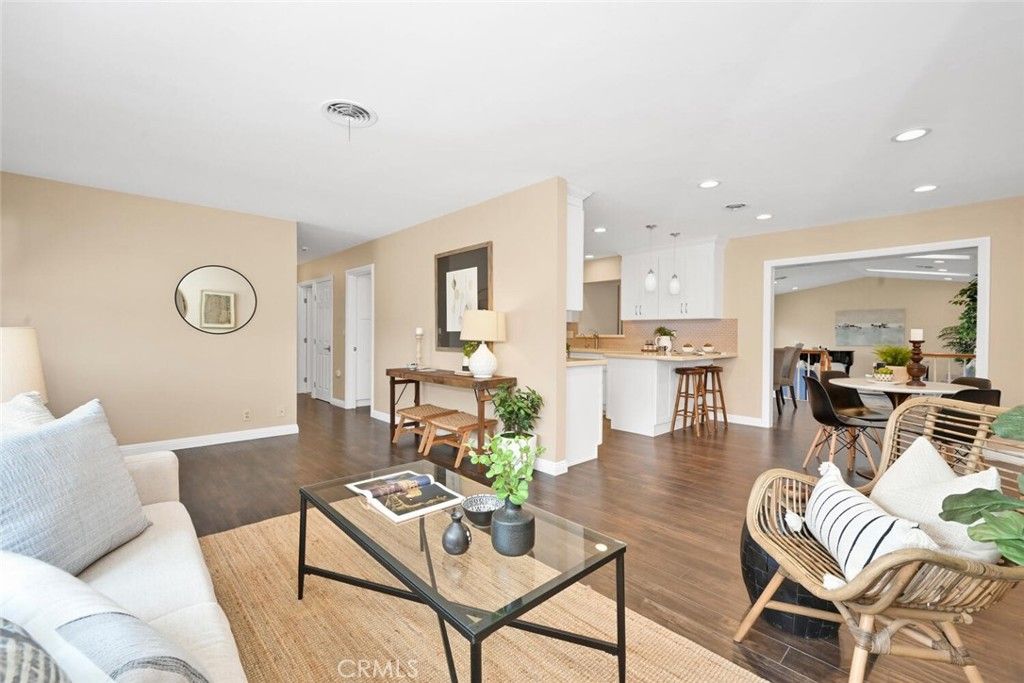 listing image 130721610090495428280