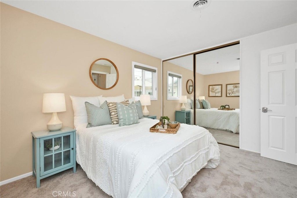 listing image 130729212115418596421