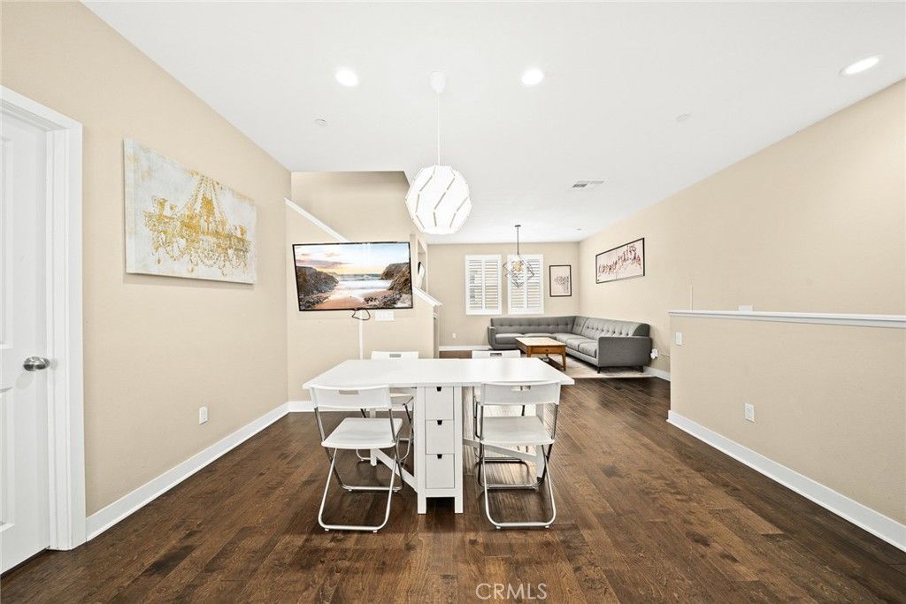 listing image 130721711068435893645