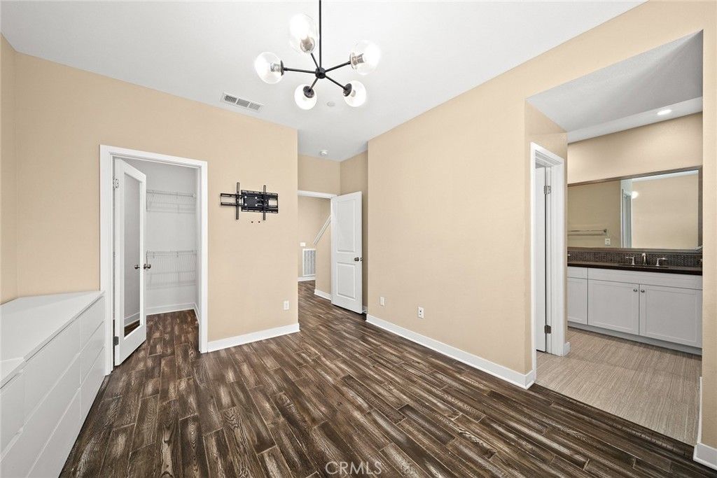 listing image 130722362453053031102