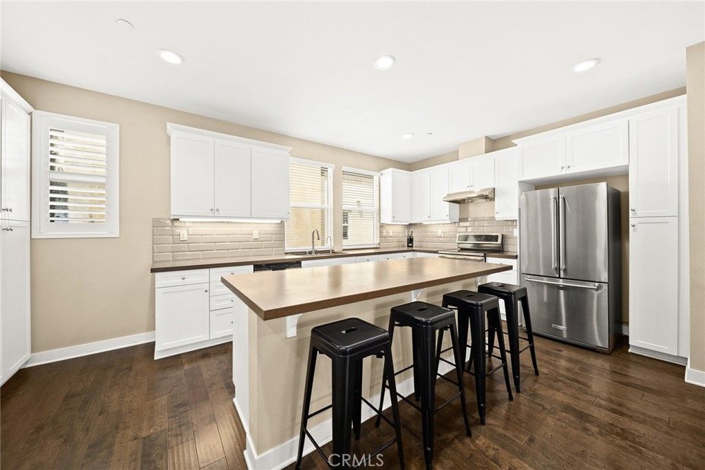 listing image 130727761980873665749