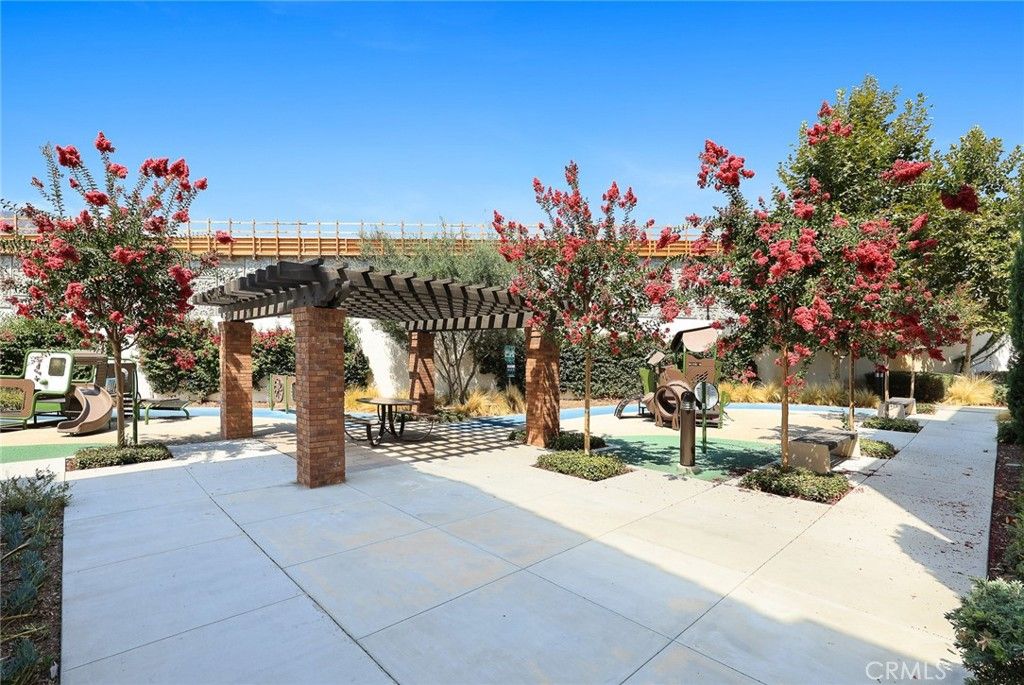 listing image 130724229127492242058