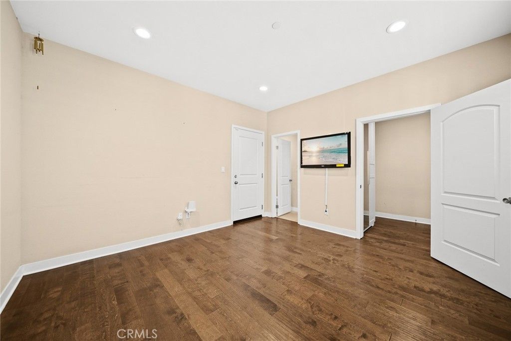 listing image 130722422667013838201