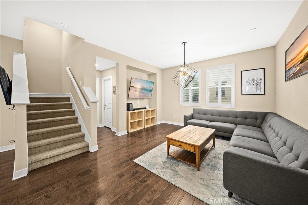 listing image 130722077839373406285