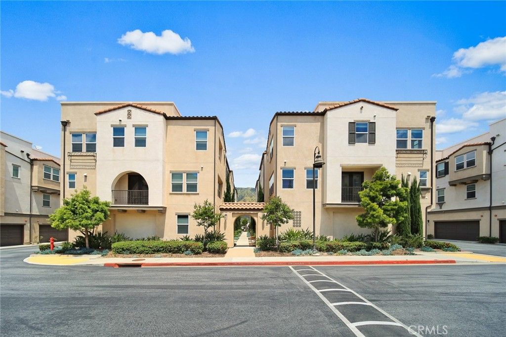 listing image 130729613208313915960