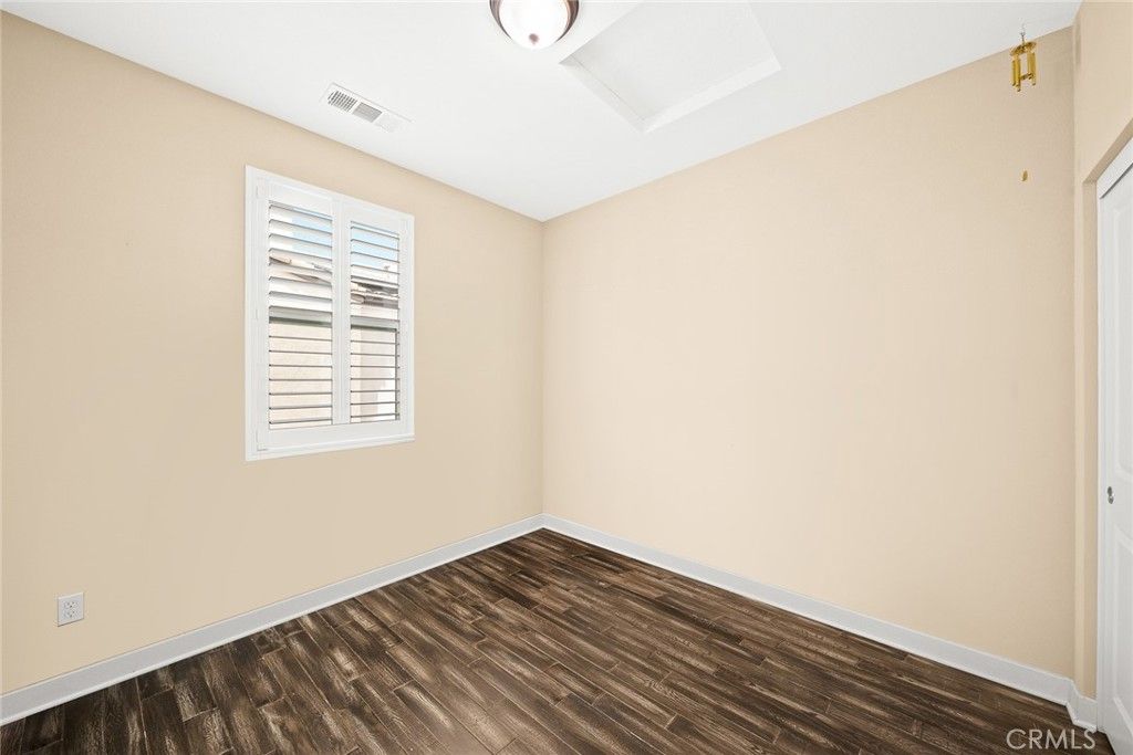 listing image 130722237585837095999