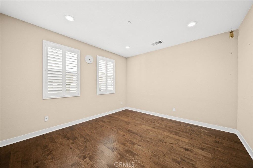 listing image 130728444581579996904