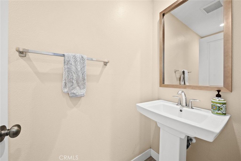 listing image 130720500636311340529