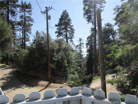 A home in Cedarpines Park