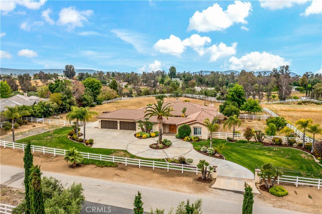 39415 Calle Anita