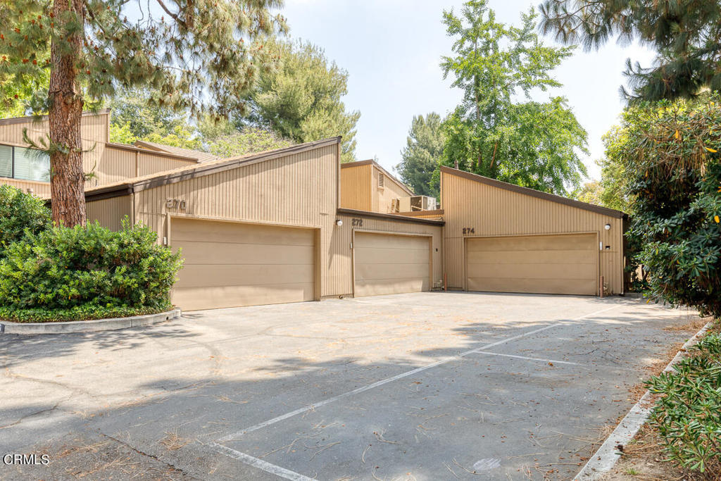 Photo 3 of 25 of 274 N Orange Grove Boulevard condo