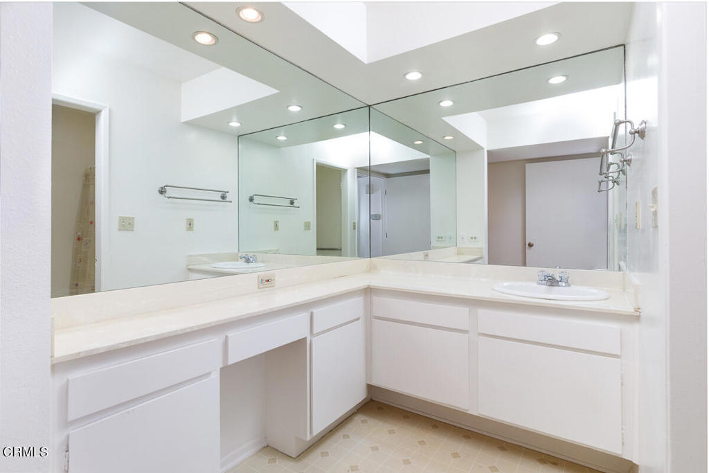 Photo 14 of 25 of 274 N Orange Grove Boulevard condo