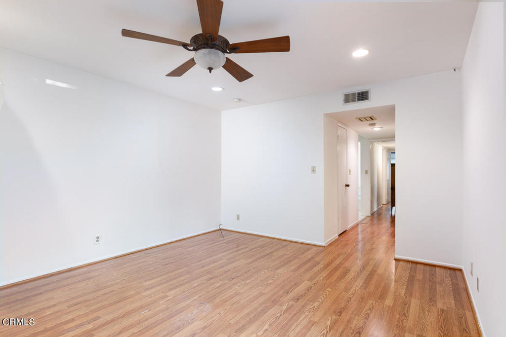 Photo 11 of 25 of 274 N Orange Grove Boulevard condo