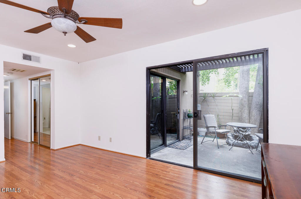 Photo 13 of 25 of 274 N Orange Grove Boulevard condo