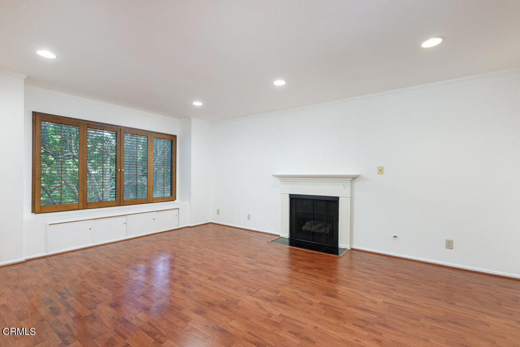 Photo 4 of 25 of 274 N Orange Grove Boulevard condo