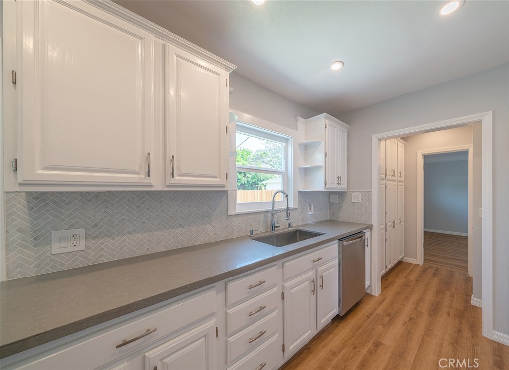 Photo 9 of 32 of 2433 Ashland Avenue house