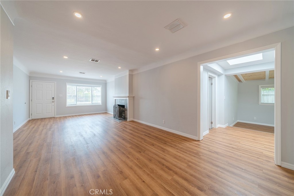 Photo 5 of 32 of 2433 Ashland Avenue house