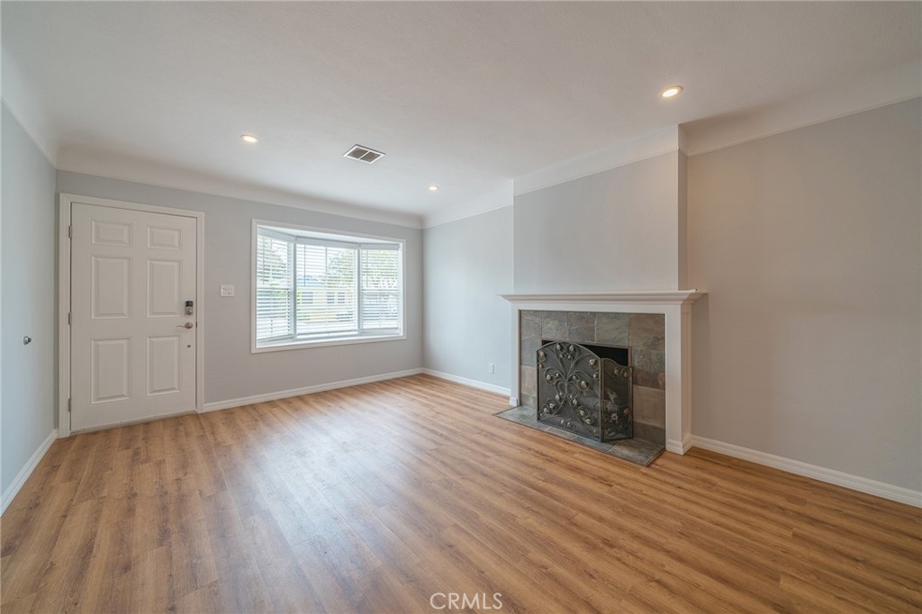 Photo 4 of 32 of 2433 Ashland Avenue house