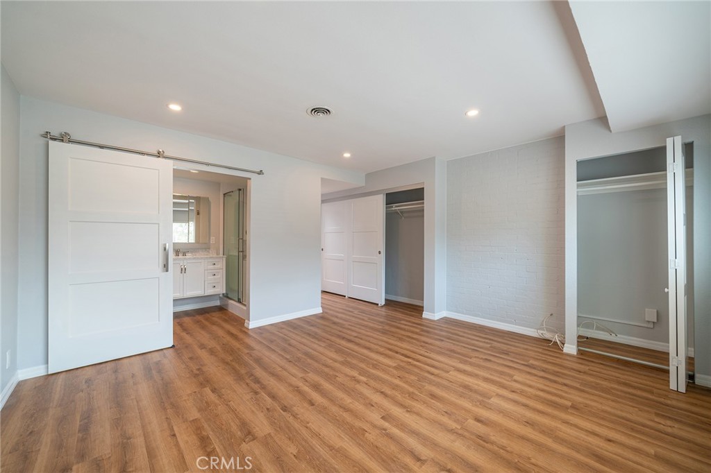 Photo 15 of 32 of 2433 Ashland Avenue house