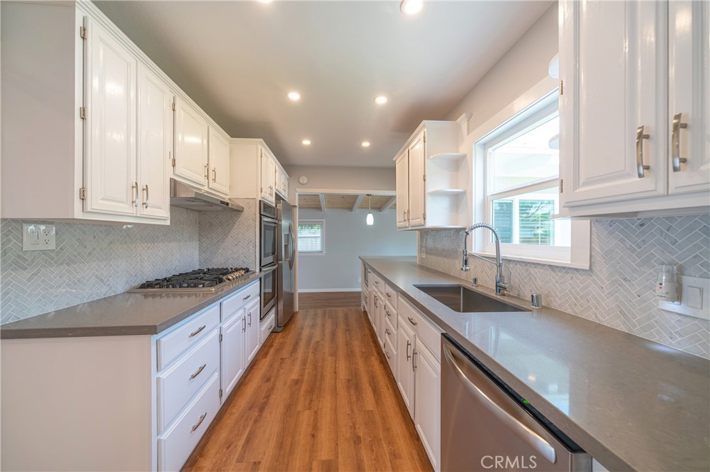 Photo 6 of 32 of 2433 Ashland Avenue house